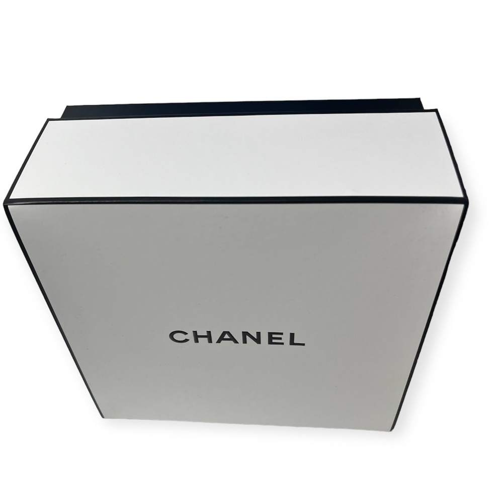 Chanel Gift Box - Picture 3 of 8